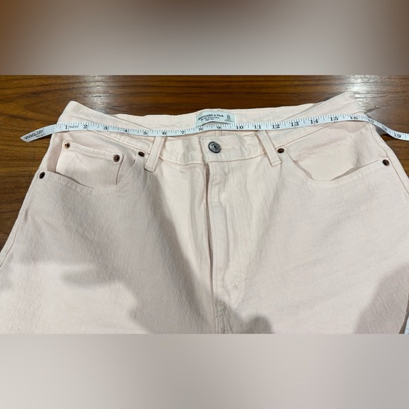 Abercrombie‎ & Fitch The 90s Relaxed Jean High Rise Size 12 Short Light Pink - Picture 5 of 8